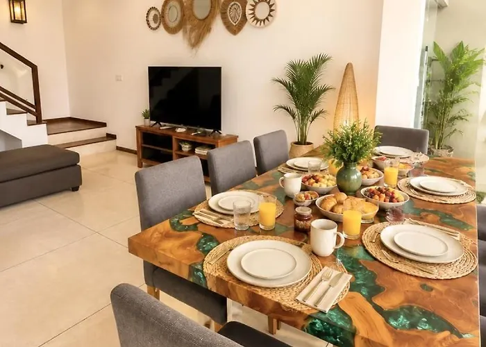 Luxury 3br Pool Walk To Finns Vakantiehuis Canggu