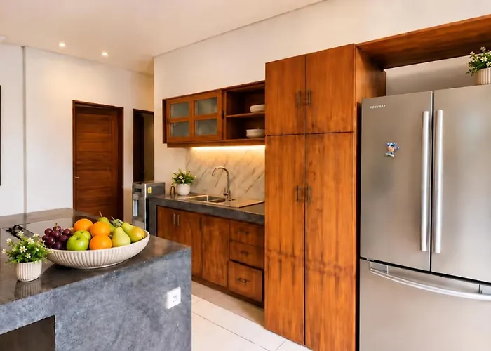 Luxury 3br Pool Walk To Finns * Canggu