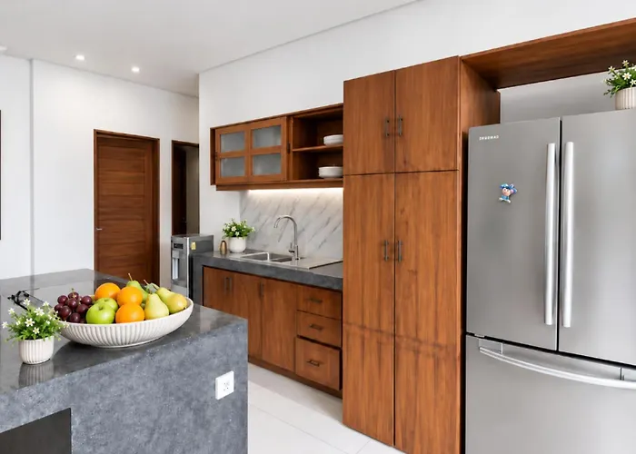 Luxury 3br Pool Walk To Finns * Canggu